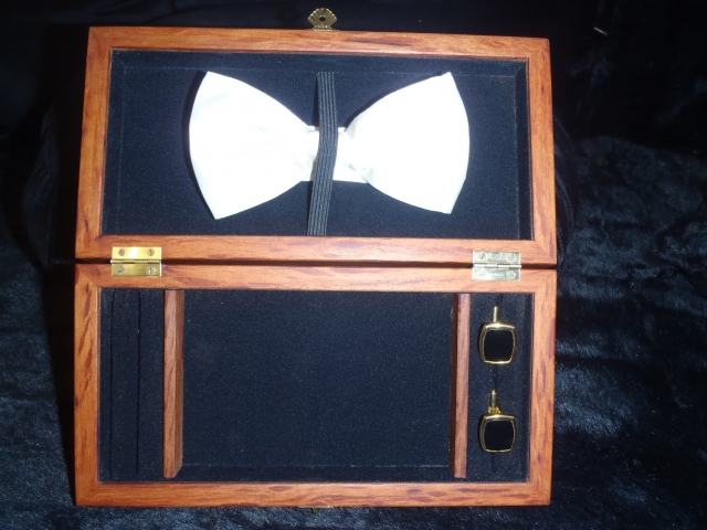 Gentleman's accessory box