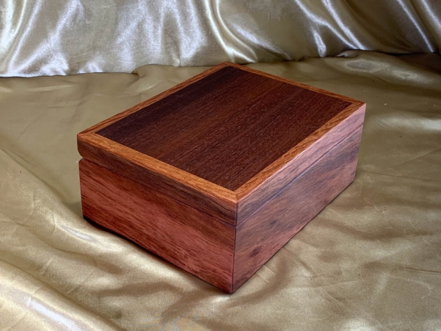 PMKB 2603K11-L8023 - Premium Medium Sized Jarrah and Sheoak Wooden Keepsake Box